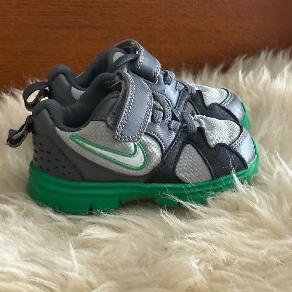 Nike Kids Fusion ST 2 Hook and Loop Hard Sole Sneakers